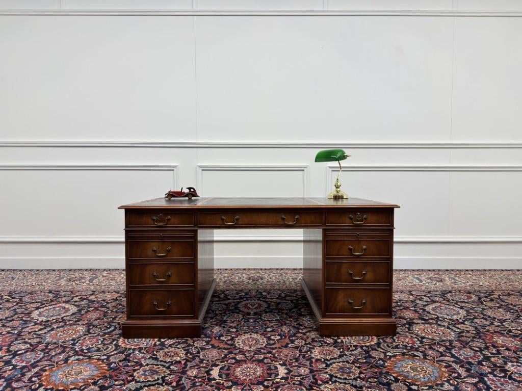 Klassiek Engels Chesterfield Bureau Partnerdesk, Antiek en Kunst, Ophalen