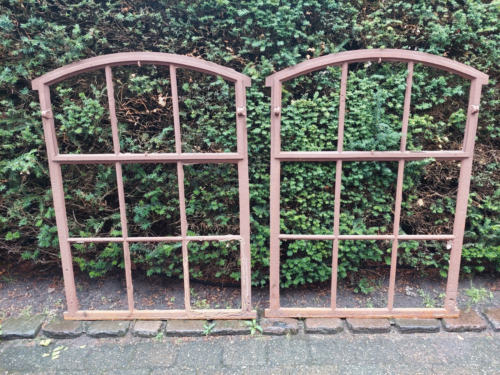 Een zeer mooi deels te openen gietijzeren stalraam.., Ophalen, Gevelraam of Ruit, Gebruikt, Minder dan 80 cm