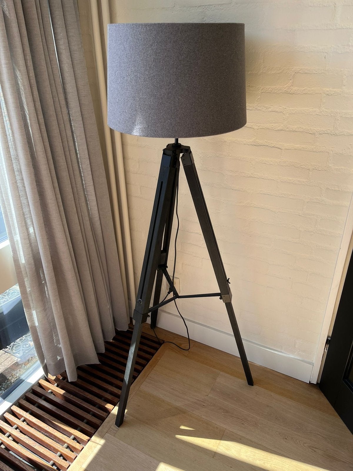Driepoot Vloerlamp - 150cm Hoogte, Traploos Verstelbaar, Huis en Inrichting, Ophalen, 100 tot 150 cm, E27 (groot), Zo goed als nieuw