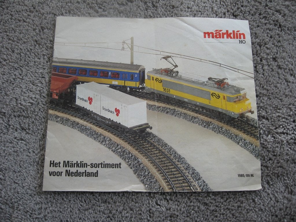 MARKLIN BROCHURE 1985-1986 NEDERLAND, Hobby en Vrije tijd, Modeltreinen | H0, Wisselstroom, Gebruikt, Wagon, Ophalen of Verzenden