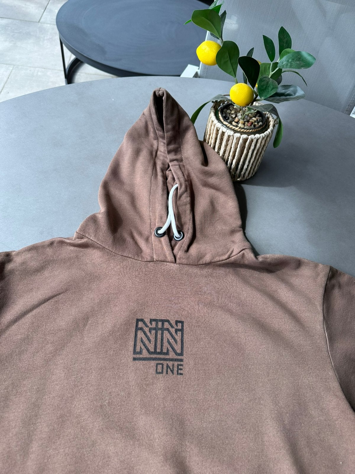 Nieuwe bruine Nikkie hoedie, maat 38 oversized, Bruin, Verzenden, Maat 42/44 (L), Nieuw