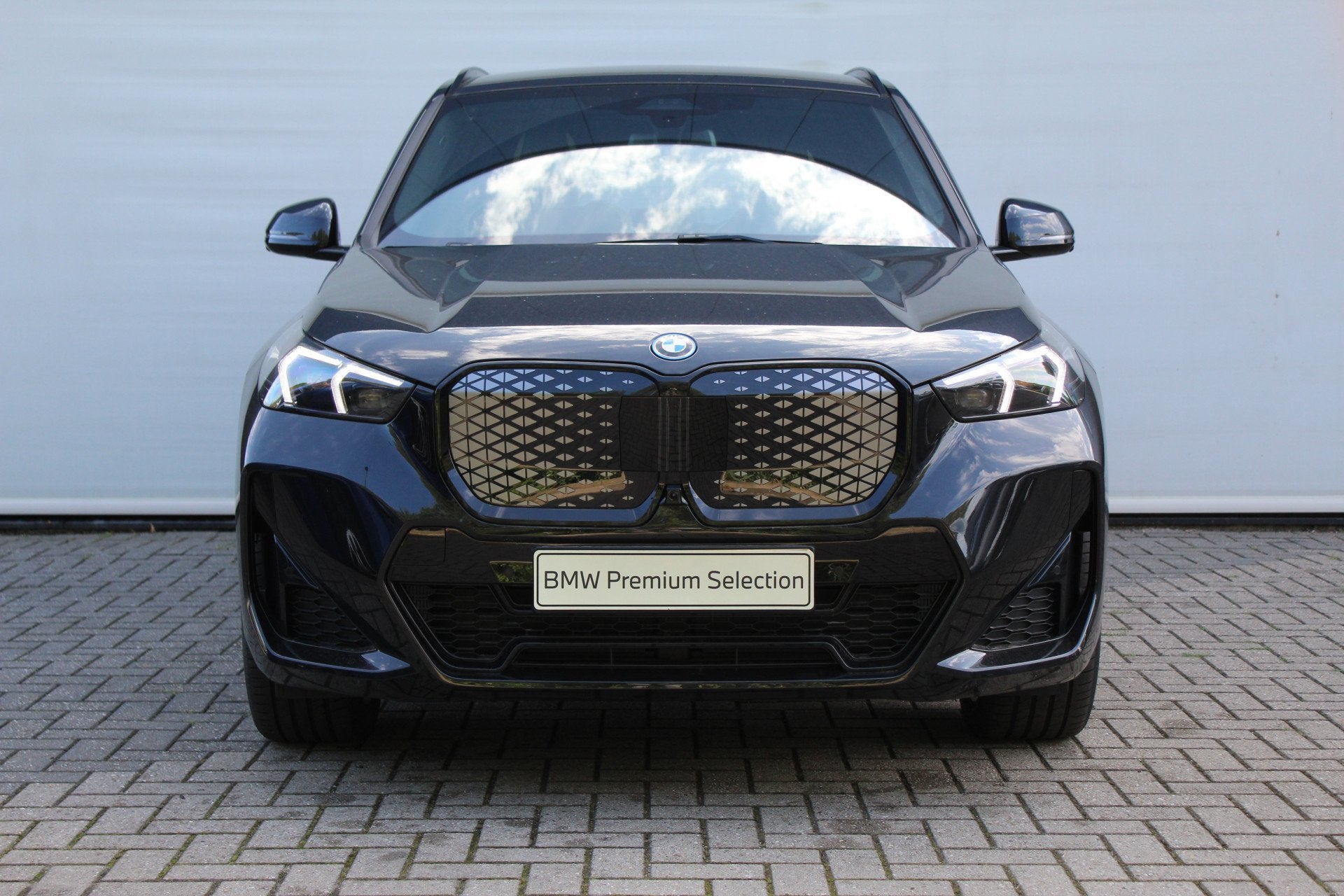BMW iX1 eDrive20 M Sport / Trekhaak / Sportstoelen / Adaptie, Auto's, BMW, 750 kg, Met garantie (alle), Grijs, 204 pk