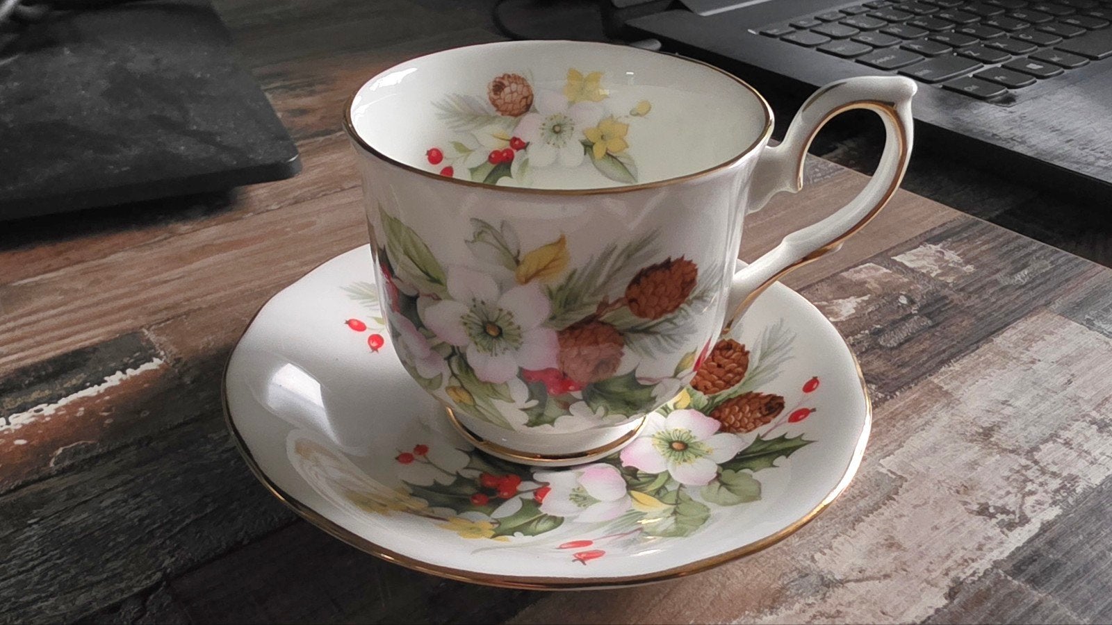 Duchess Bone China 'Winter' Theekop en Schotel, Antiek en Kunst, Antiek | Servies los, Ophalen of Verzenden