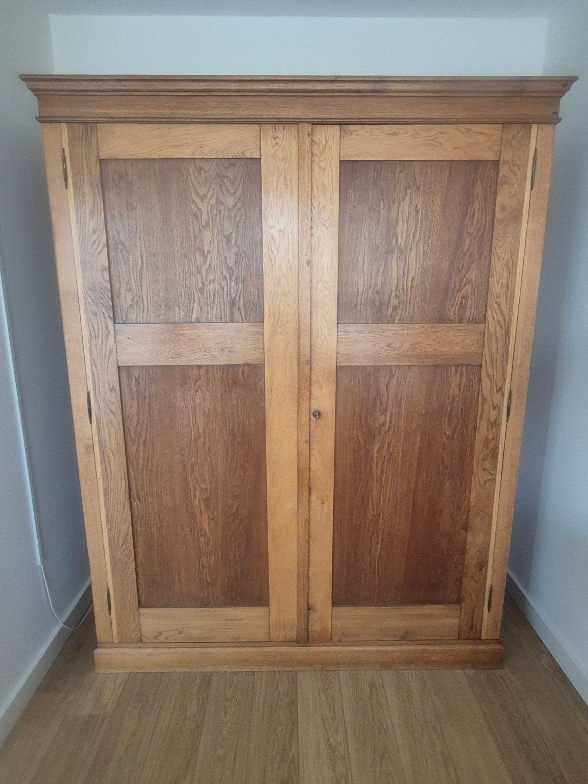 Massief Eikenhouten Kast met 8 Legplanken - Demontabel, Ophalen, Zo goed als nieuw