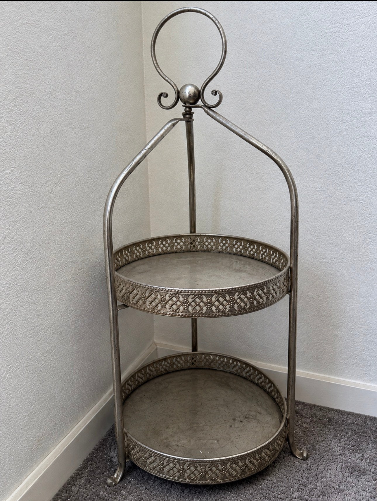 Mooie vintage 2-laagse etagère te koop!, Ophalen, Zo goed als nieuw