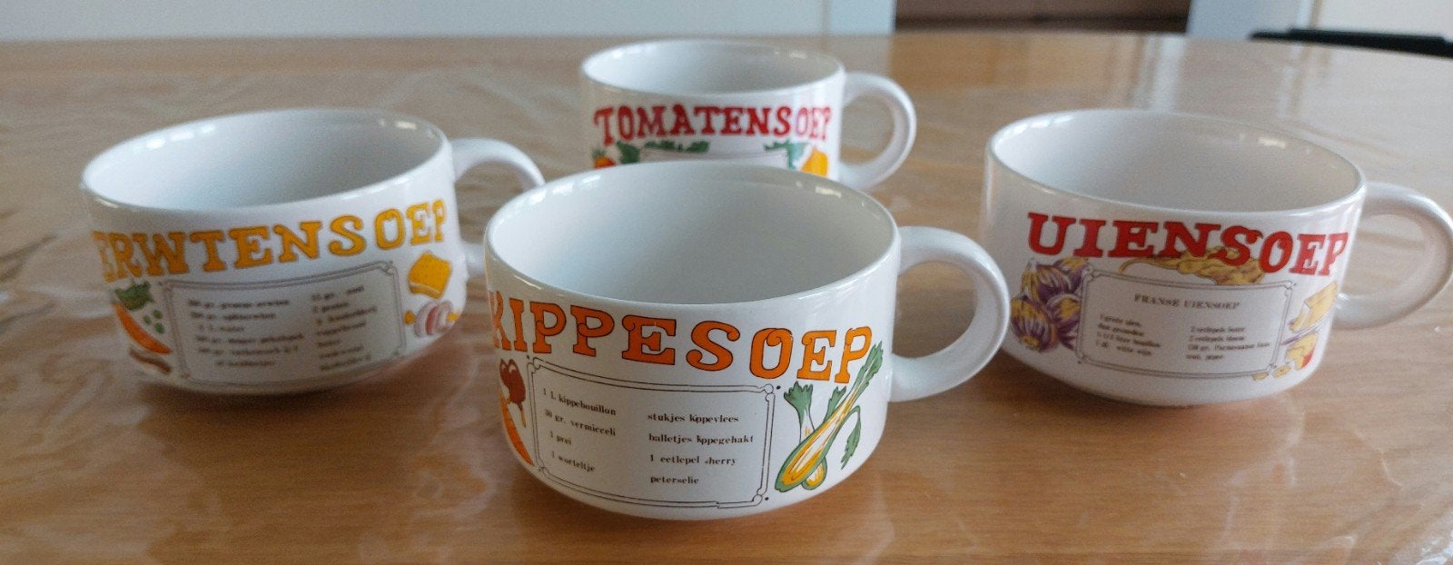 Set van 4 vintage soepkommen met recepten, Ophalen, Aardewerk, Overige stijlen, Kom(men)