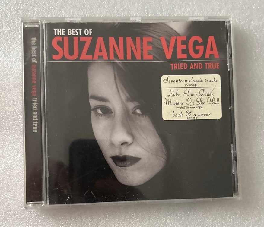 Suzanne Vega - The Best Of Tried And True CD, Gebruikt, Pop, Ophalen of Verzenden, Inclusief boekje