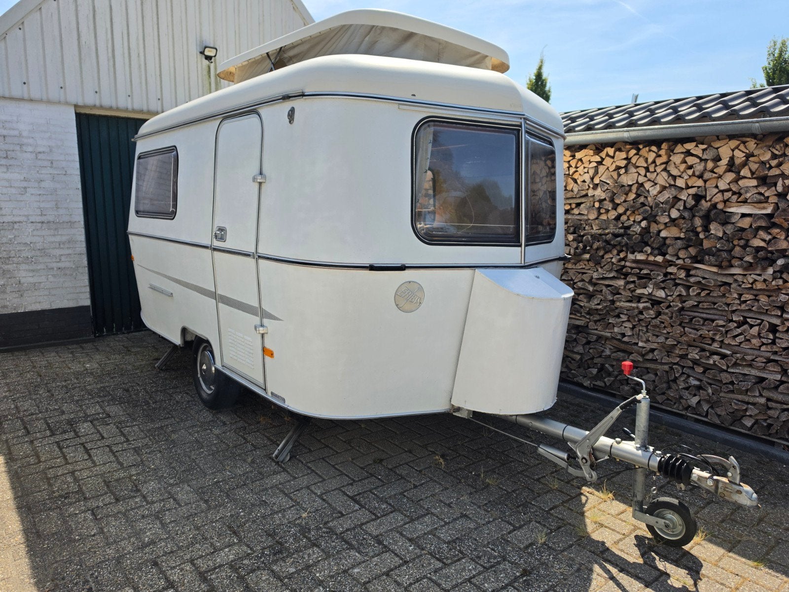 Eriba pan familia caravan 1975 Retro Oldtimer, Treinzit, Particulier, Openslaande ramen, 500 - 750 kg