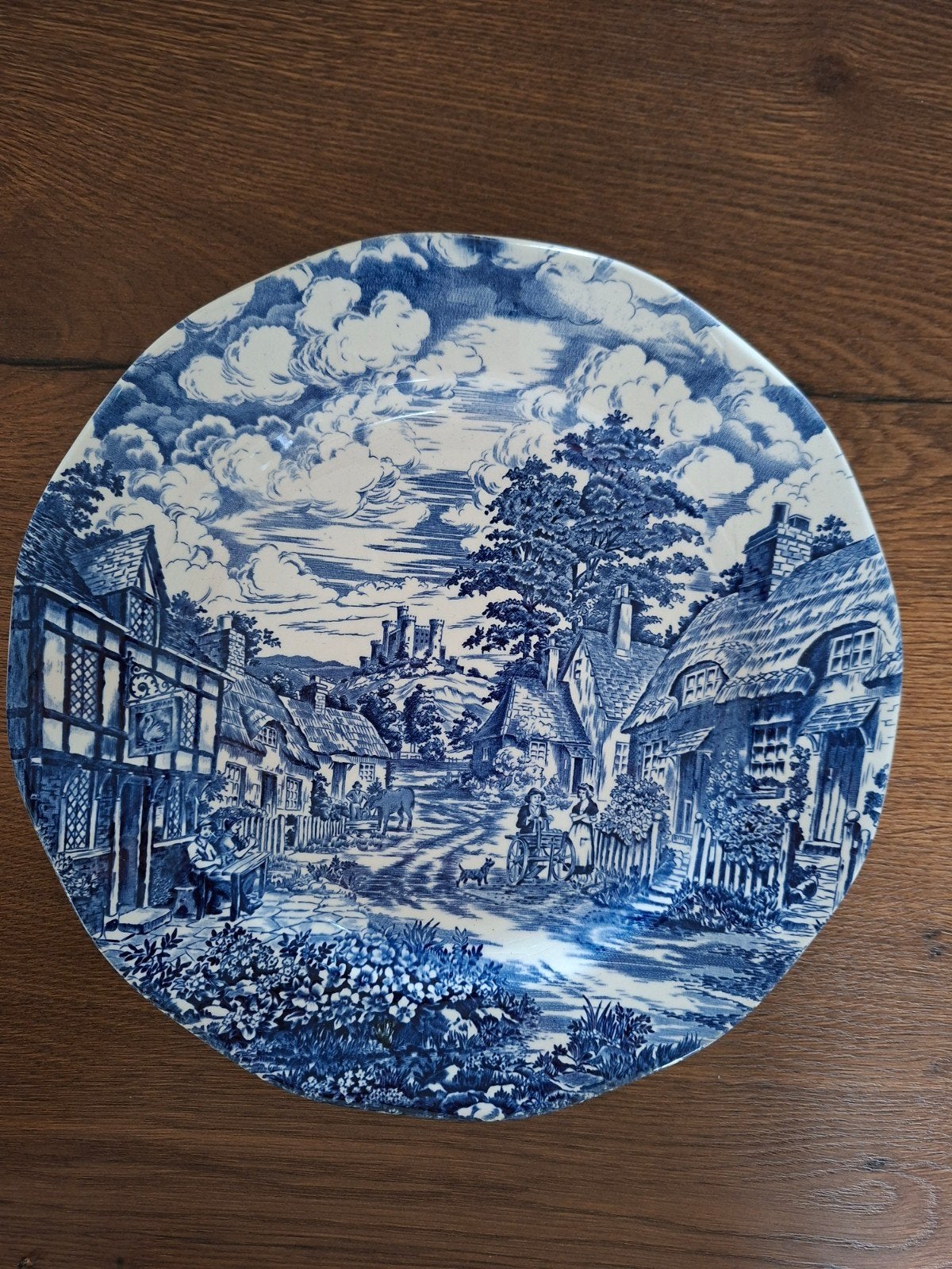 Wedgwood Old English Village bord, Ophalen of Verzenden