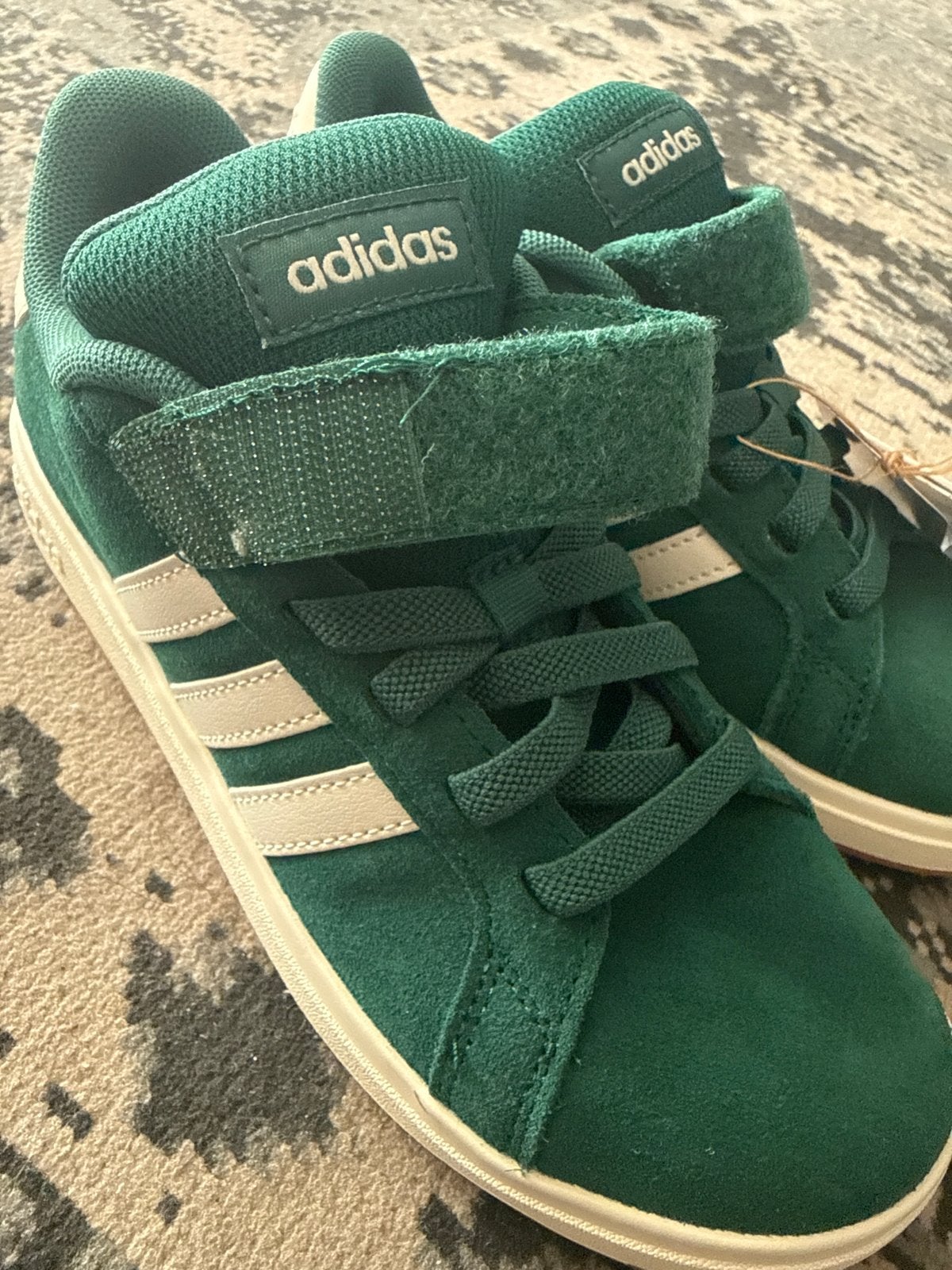Adidas sneakers groen maat 35 Nieuw met kaartjes, Ophalen of Verzenden, Nieuw, Jongen of Meisje, Schoenen
