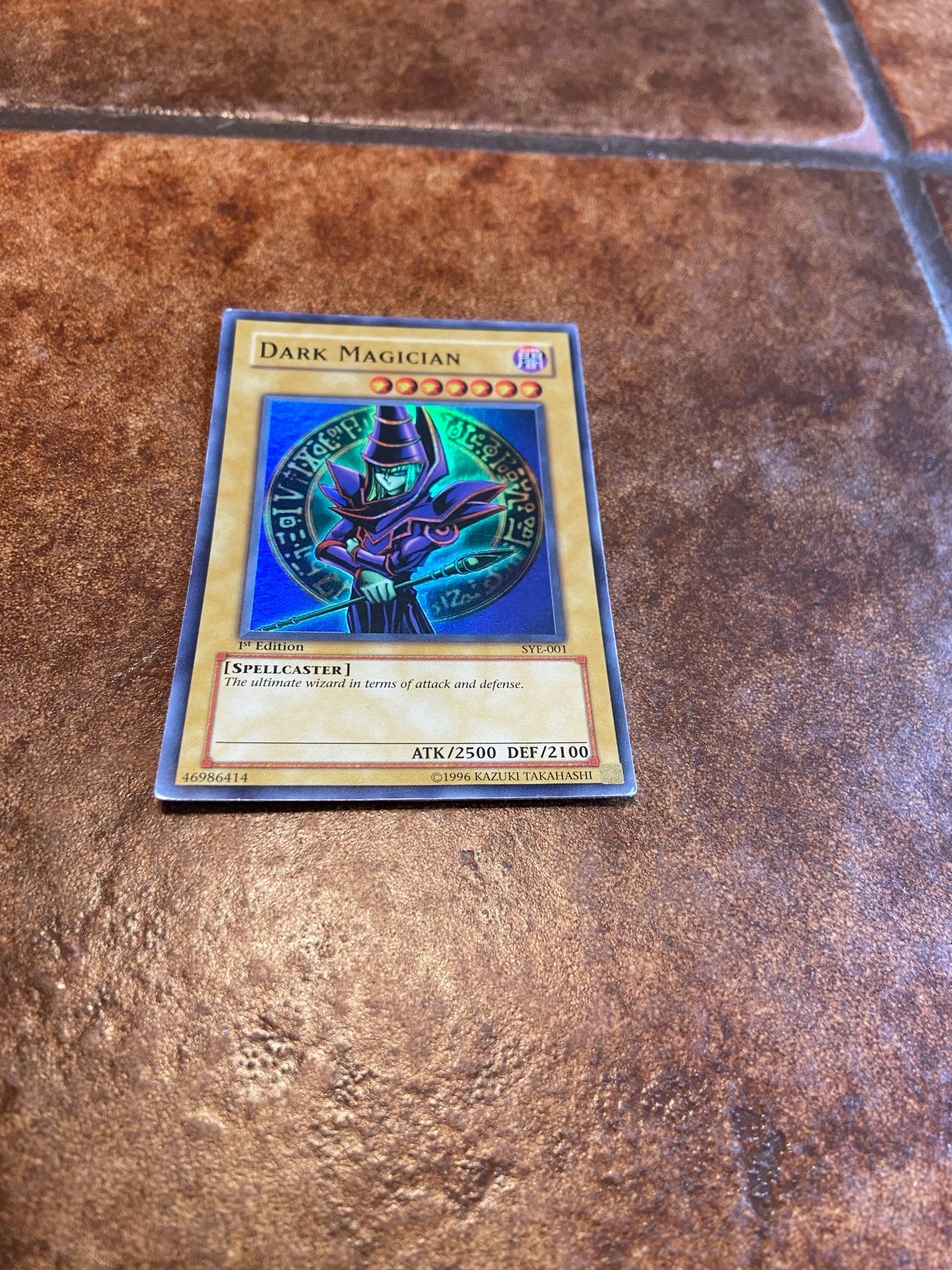 Yu-Gi-Oh! Dark Magician Kaart - 1st Edition SYE-001, Hobby en Vrije tijd, Verzamelkaartspellen | Yu-gi-Oh!, Ophalen, Gebruikt