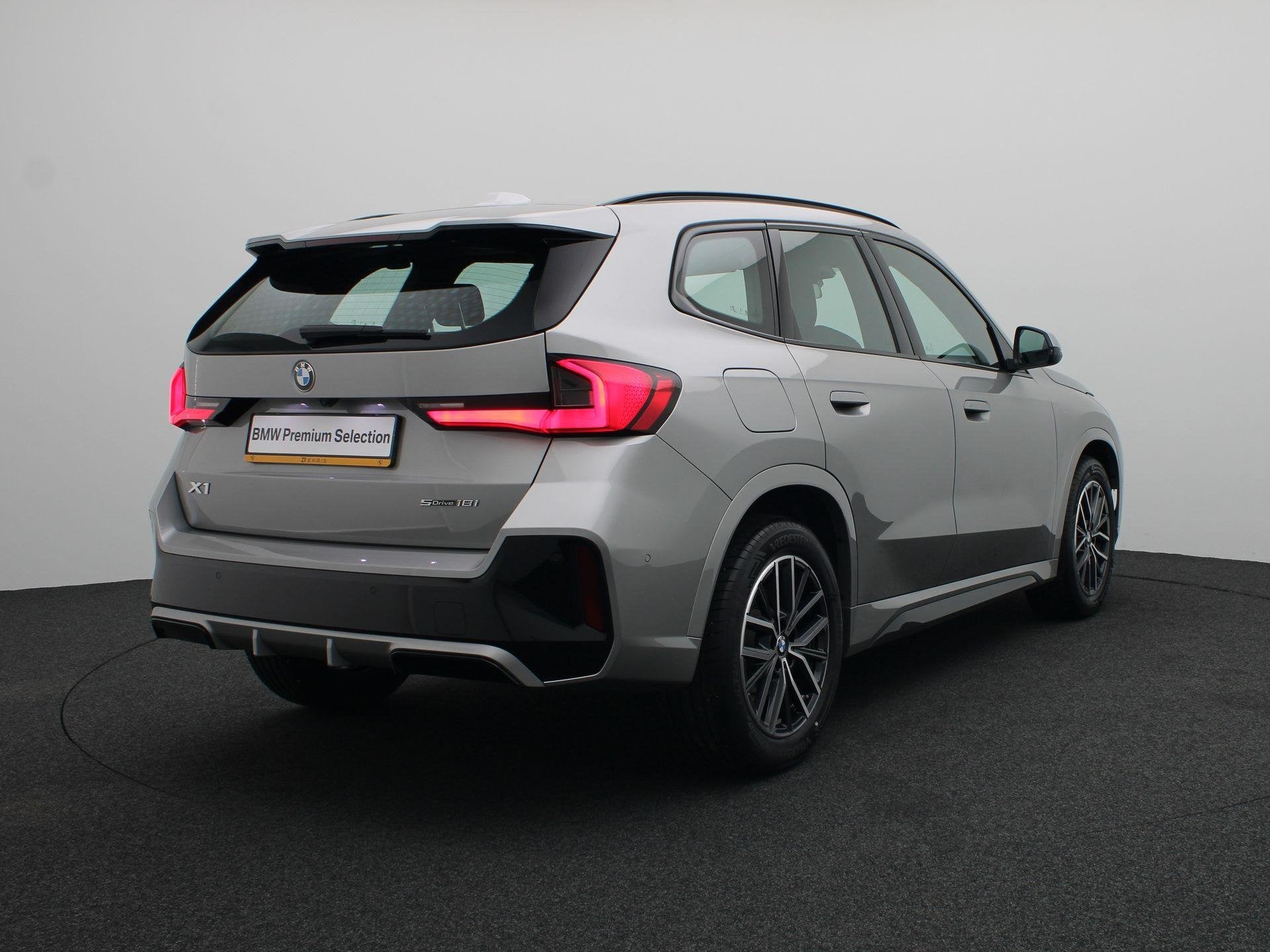BMW X1 sDrive18i M Sportpakket | Premium Pack | Achteruitrij, Auto's, Gebruikt, Met garantie (alle), Bedrijf, 3 cilinders