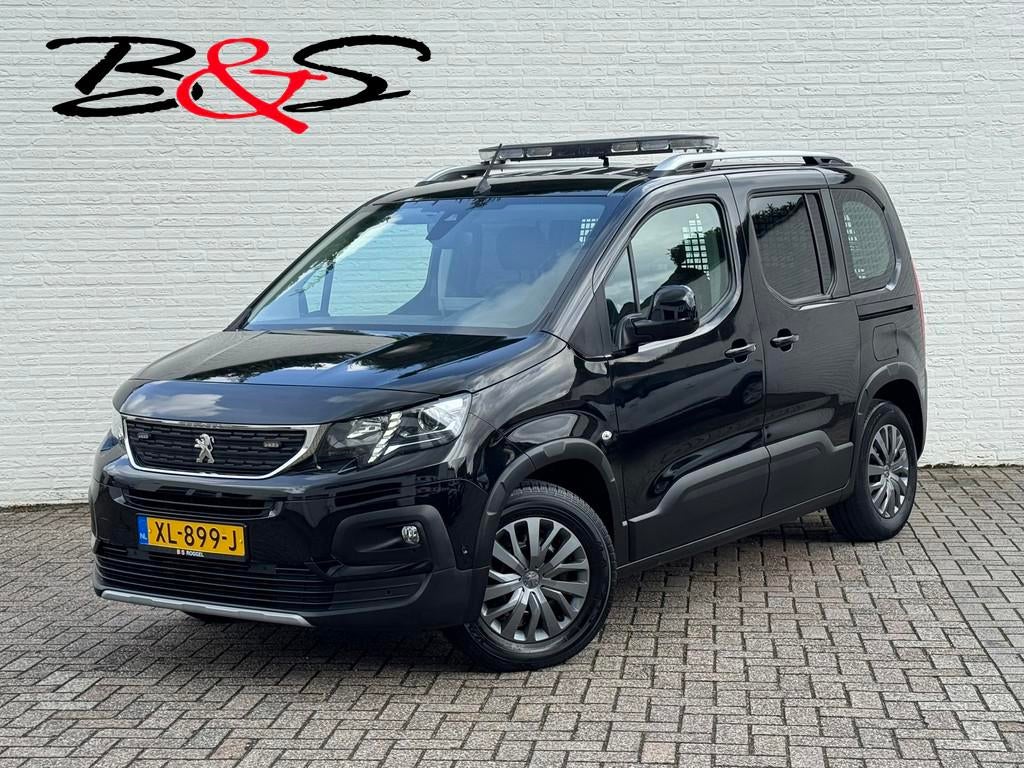 Peugeot Rifter 1.2 Puretech Allure Camera Navigatie Airco Cr, Auto's, Peugeot, Voorwielaandrijving, Gebruikt, 1199 cc, Zwart