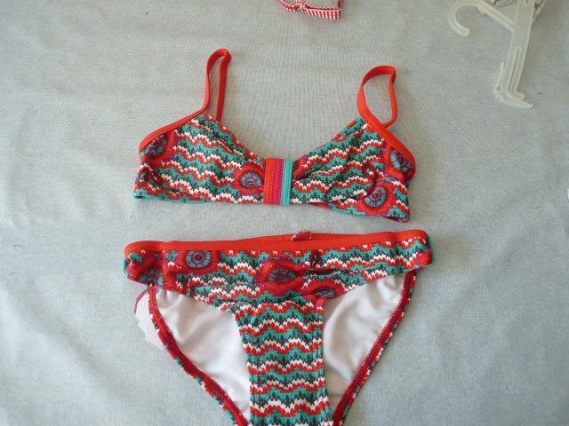 Rood met groen wit dessin bikini mt 128 Manouxx Nieuw, Meisje, Ophalen of Verzenden, Manouxx, Nieuw