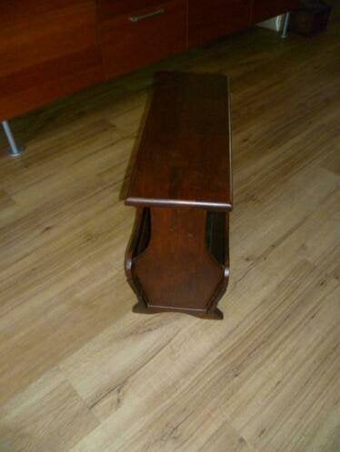 `tafeltje van hout , met lectuurbak, Bijzettafel met lectuurbak, Ophalen, Gebruikt, Hout