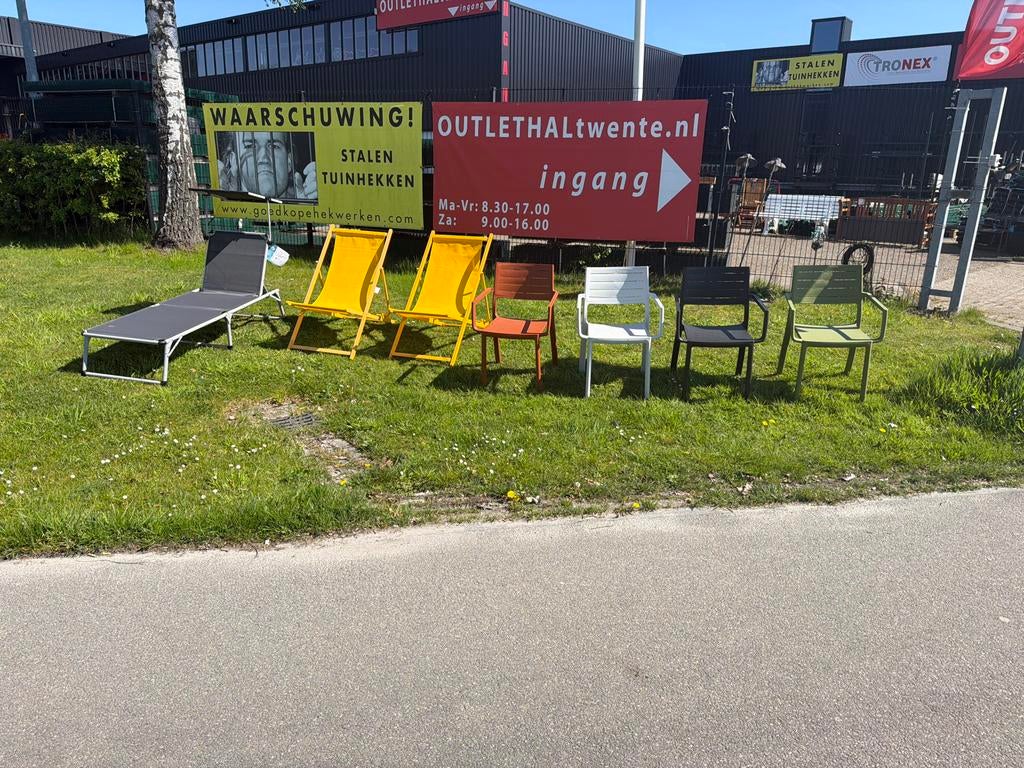 Diverse Tuinmeubelen: Stoelen, Banken, Tafels, Ligbedden, Tuin en Terras, Ophalen, Kunststof, B, Zo goed als nieuw