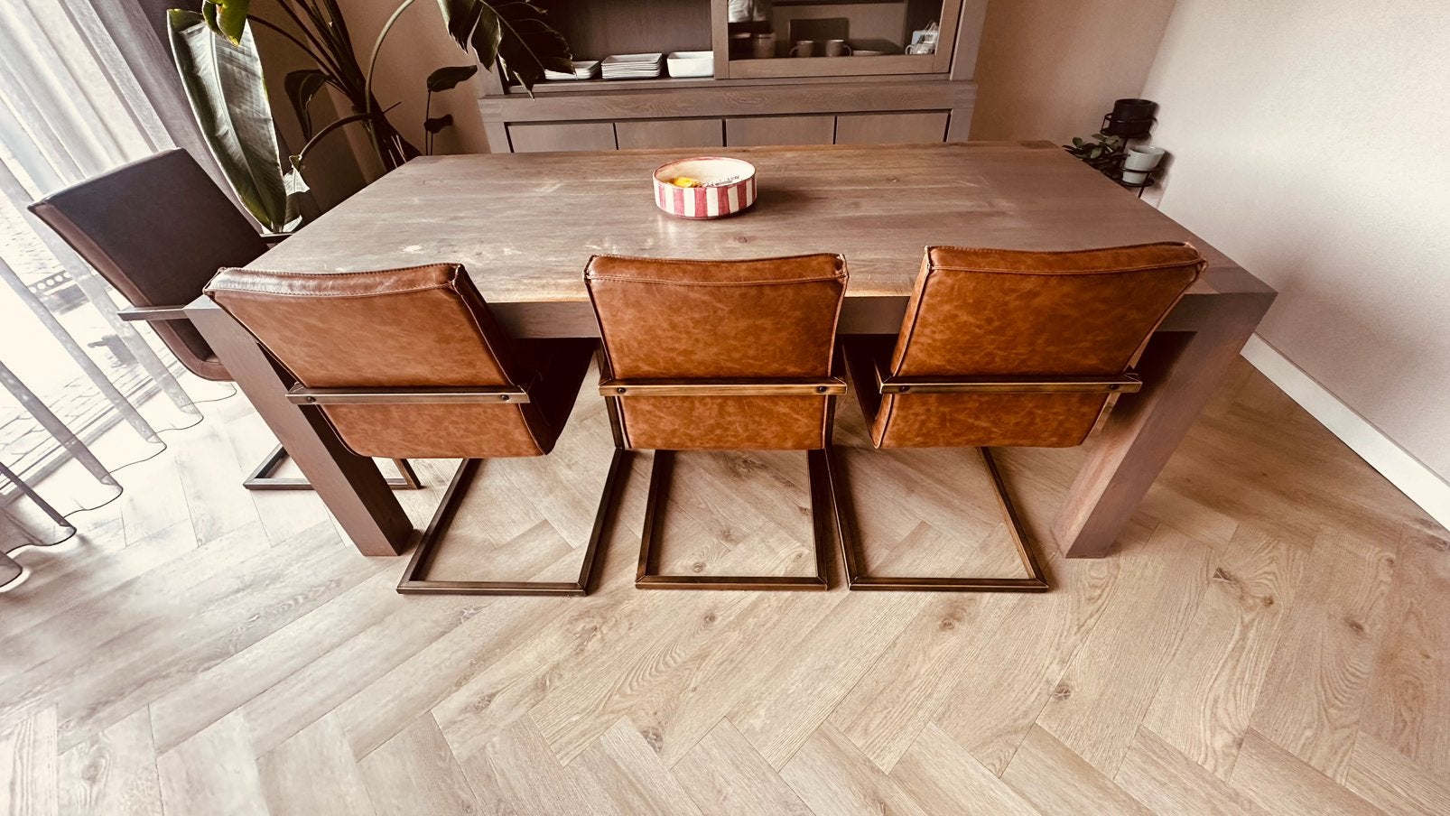 Eetkamertafel met stoelen en bankje, Ophalen, Gebruikt, 4 tot 6 stoelen