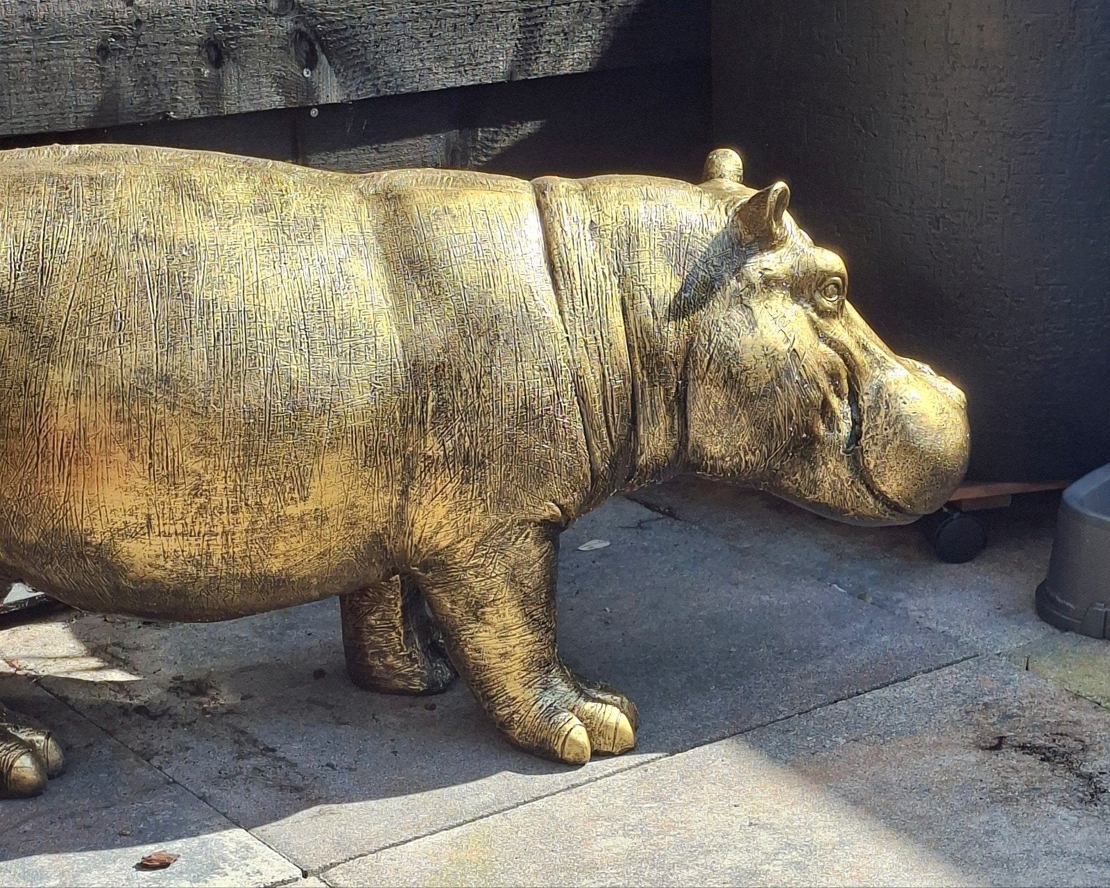 Nijlpaard hippo tuinbeeld nieuw antiek goud, Tuin en Terras, Ophalen, Nieuw, Kunststof