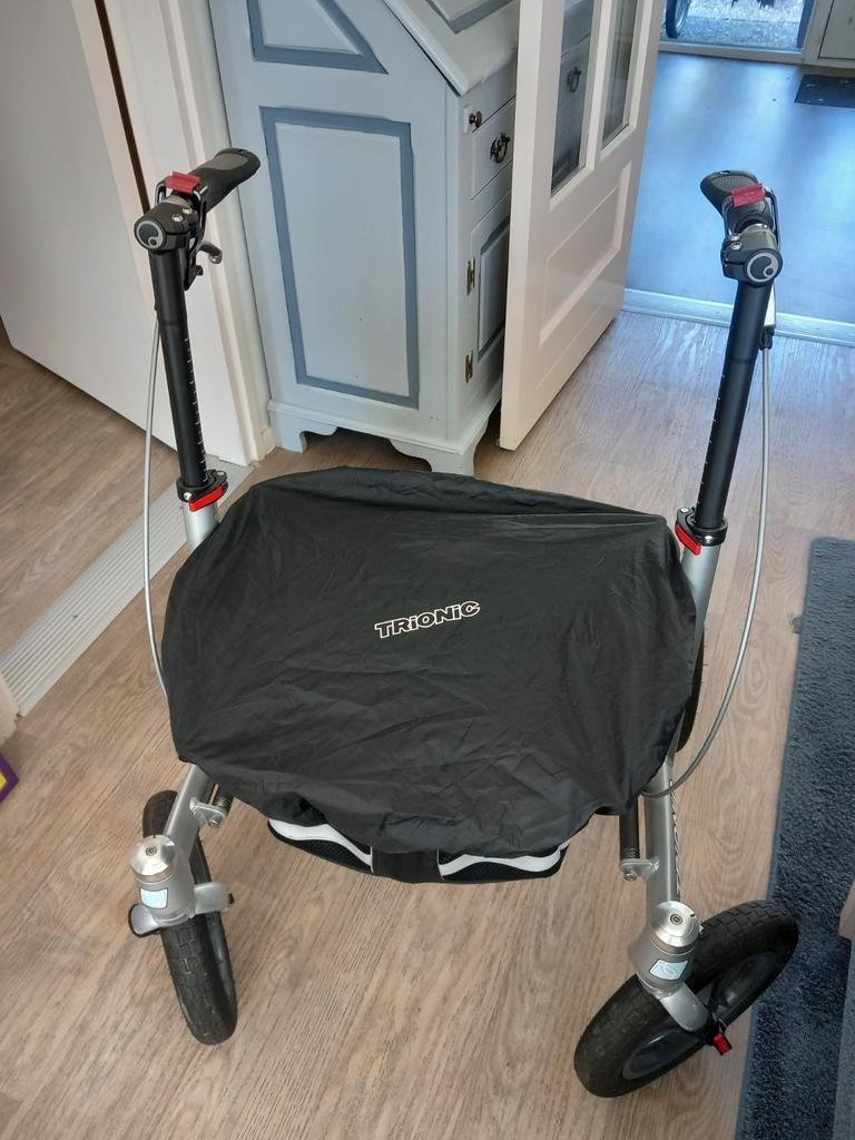 Rollator  met lucht bandjes  merk trionc, Diversen, Rollators, Ophalen
