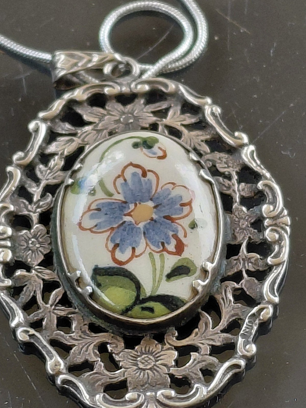 SCHITTEREND ANTIEKE ZILVEREN HANGER VAN 6.5 CM DEZE PRACHTIG, Ophalen of Verzenden, Zilver