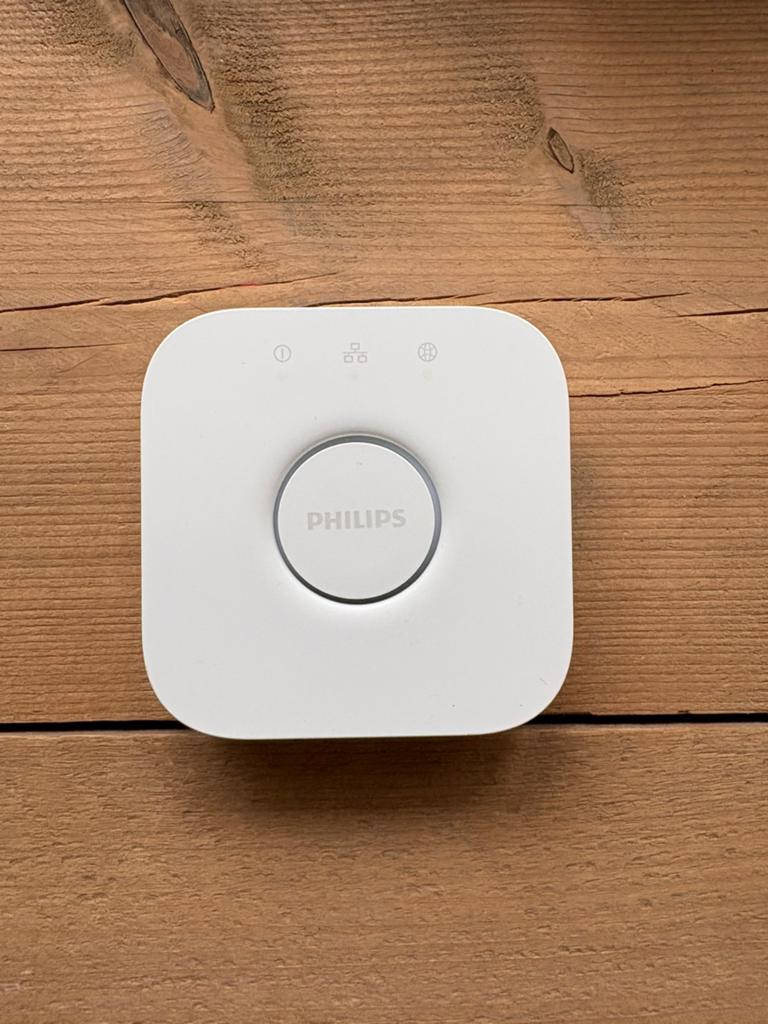 Philips Hue Bridge met 4 filament lampen, Ophalen of Verzenden, Zo goed als nieuw