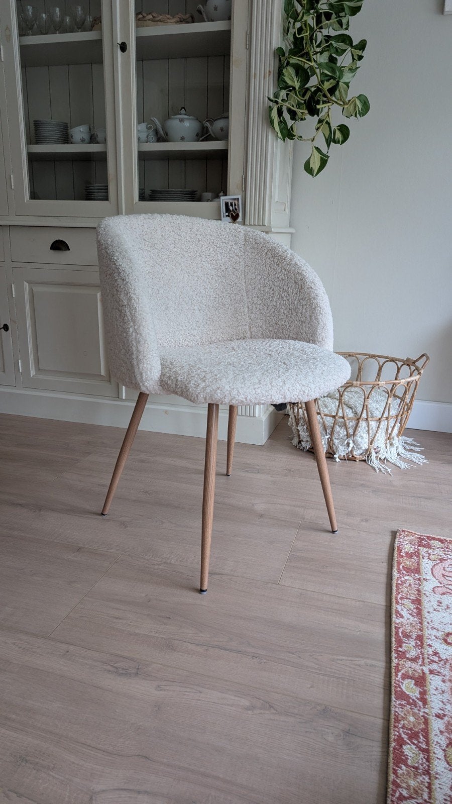 Sostrene Grene - Witte teddy stoel met houten poten, Ophalen, Modern, Scandinavisch, Wit, Zo goed als nieuw