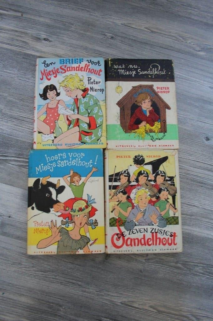Kluitman boeken - Miesje Sandelhout - 4x, Boeken, Ophalen of Verzenden, Gelezen