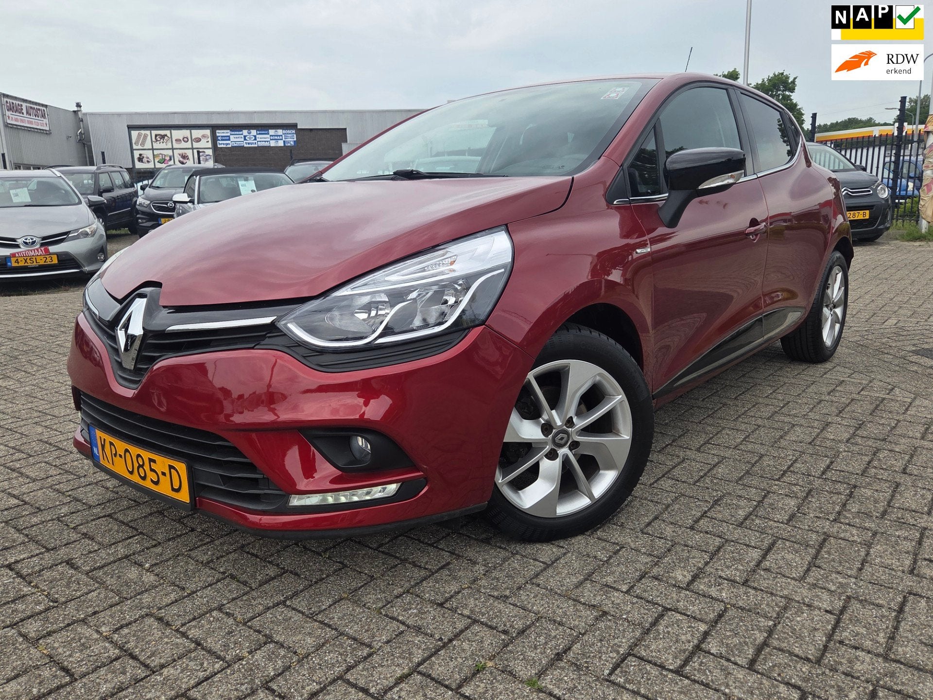 Renault Clio 0.9 TCe Limited/NAVI/APPELCARPLY/PARKSENSOR, Auto's, Voorwielaandrijving, 49 €/maand, Origineel Nederlands, Handgeschakeld