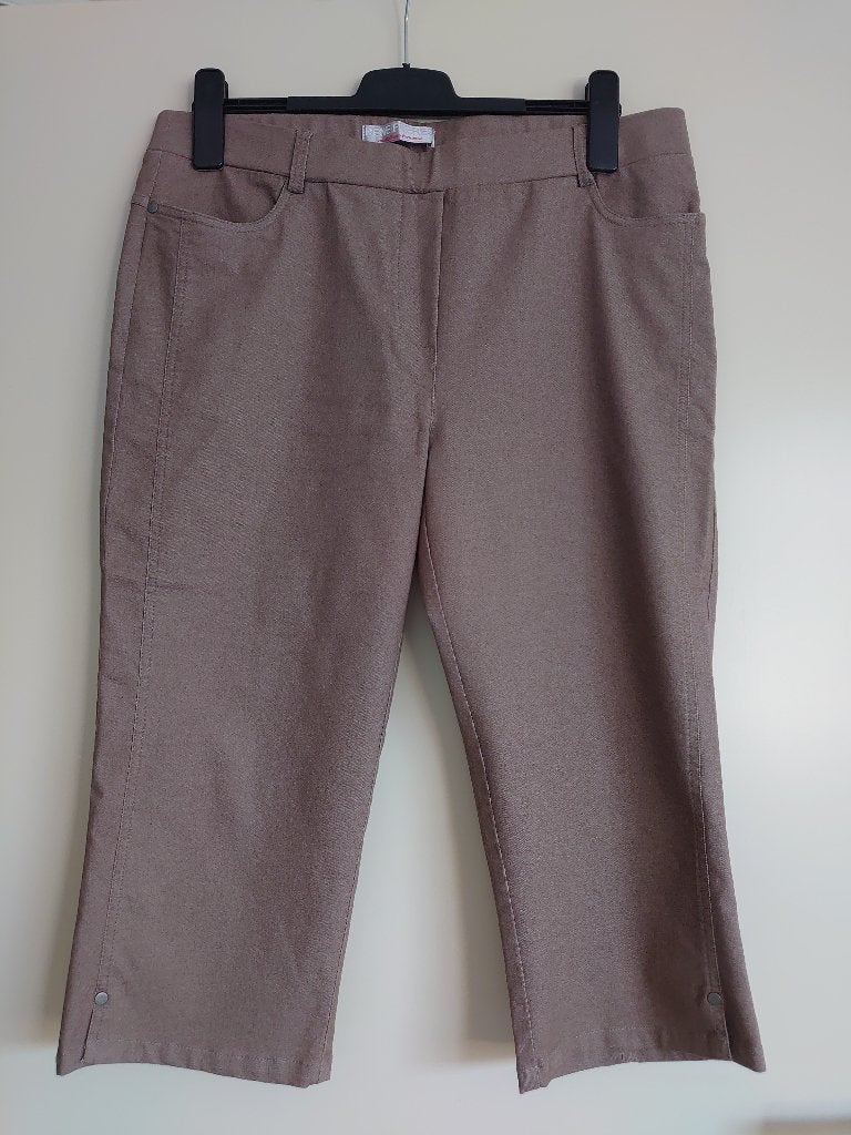 3/4 broek Rene Freres maat 46 Nieuw, Kleding | Dames, Verzenden, Beige, Maat 46/48 (XL) of groter, Nieuw