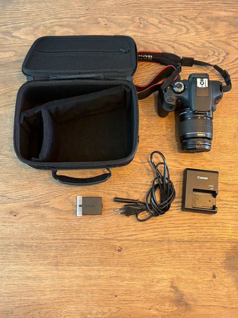 Canon EOS 1300D + 18-55mm lens, Spiegelreflex, Canon, Ophalen of Verzenden, Zo goed als nieuw