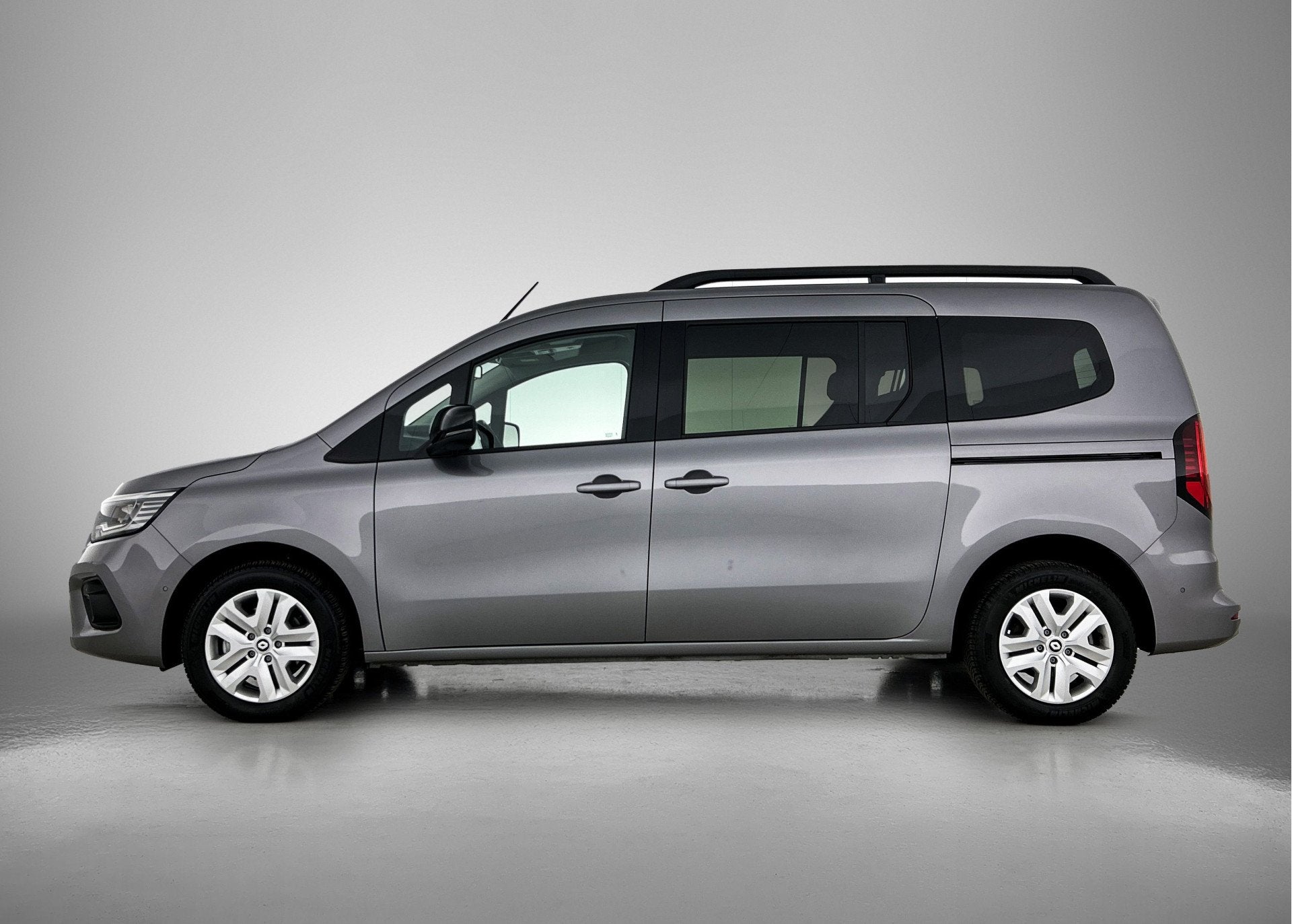 Renault GRAND KANGOO 1.3 TCe Direct leverbaar! Rolstoelauto, Auto's, 12 maanden, Stof, Gebruikt, Euro 6