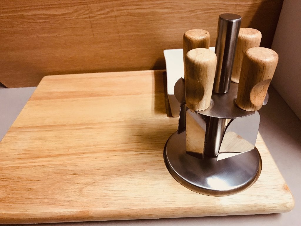 Kaasplank met messen en porseleinen schaaltje, Serveerplank, Nieuw, Ophalen of Verzenden, Ovaal