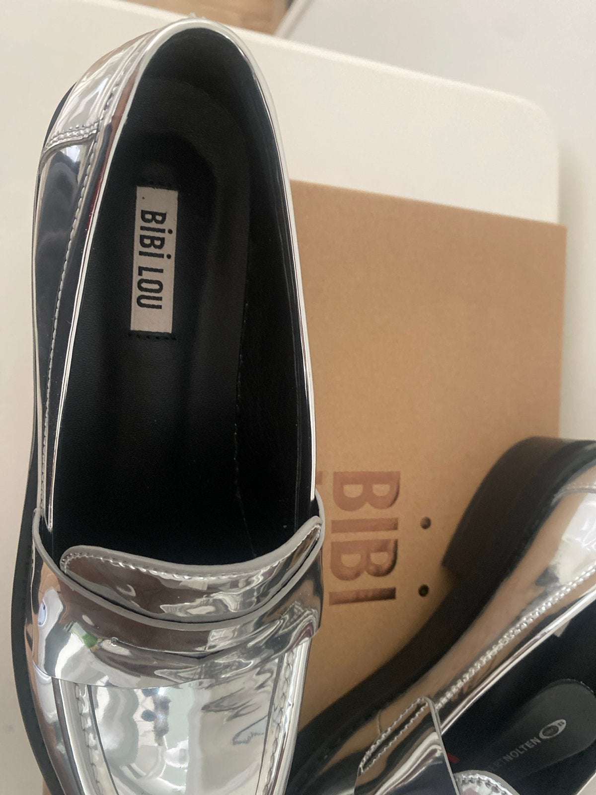 Bibi Lou Loafers - Zilverkleurig - Maat 39 - Ongedragen, Ophalen of Verzenden, Nieuw, Overige kleuren, Instappers