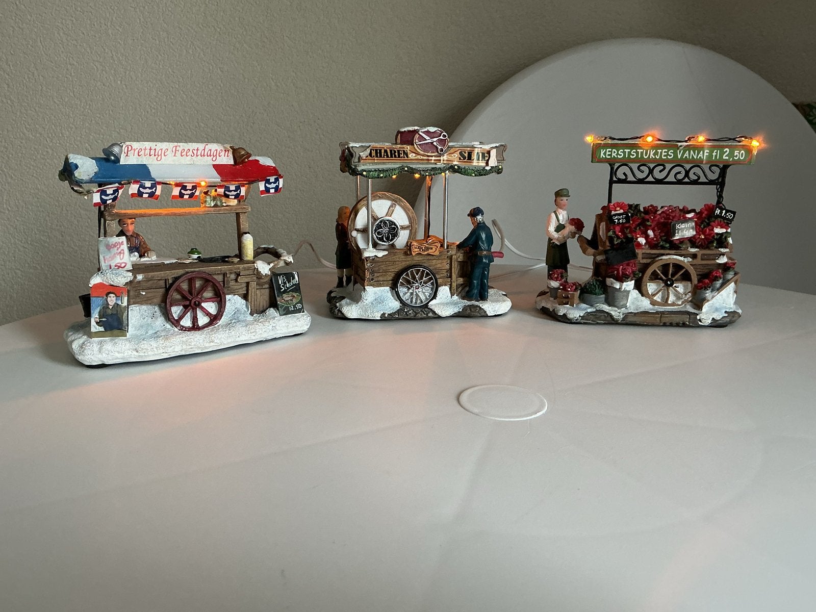 Kerstdorp. Scharensliep, bloemenkar en haringkar., Ophalen, Zo goed als nieuw