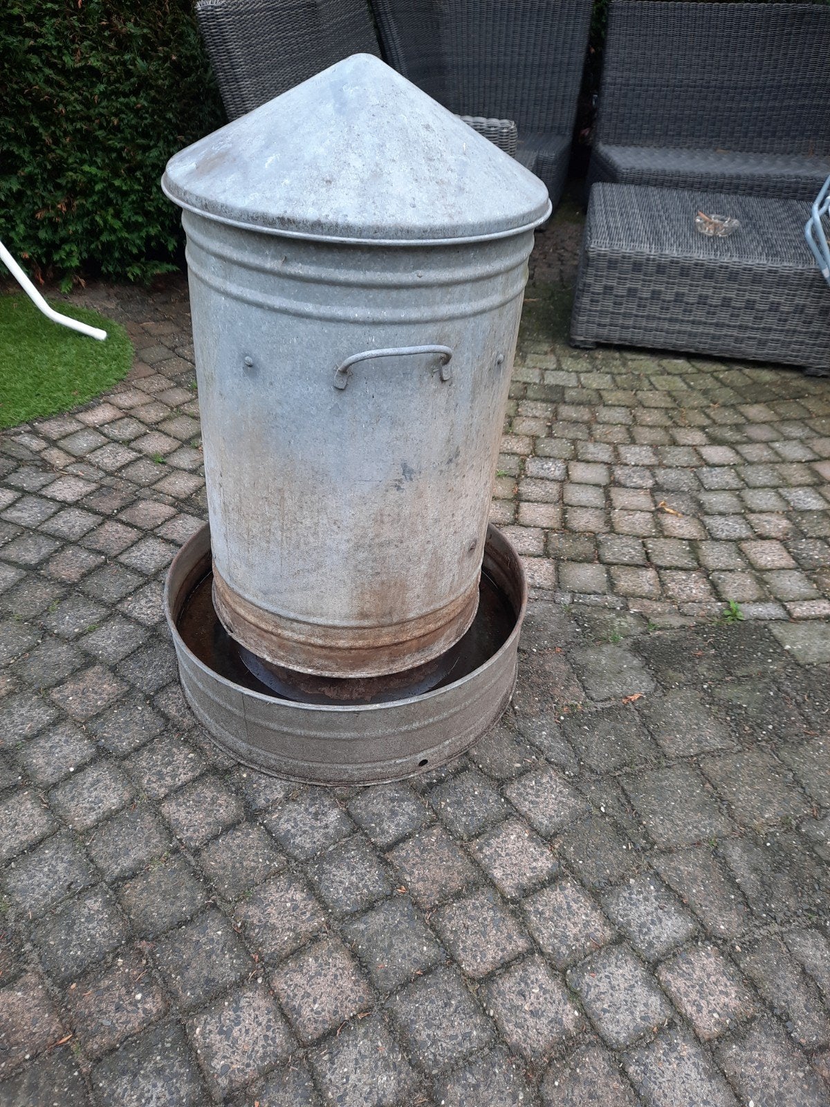 zinken kippen voerton, Ophalen, Drinken en Voederen