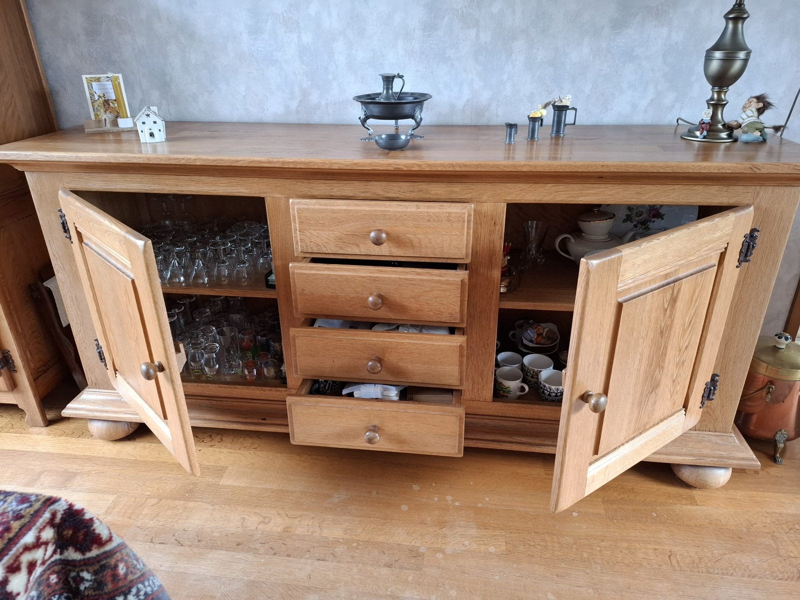 Antique dressoir van eiken hout, Ophalen, Zo goed als nieuw, 25 tot 50 cm