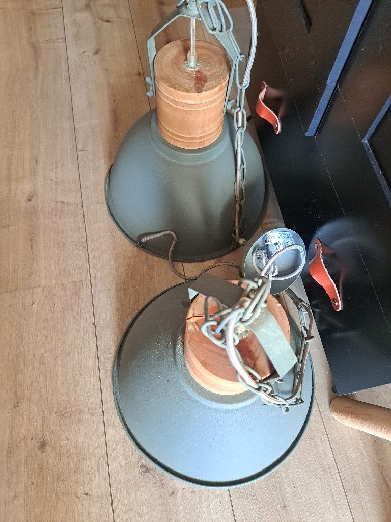 Twee grijze hanglampen, Ophalen, Gebruikt