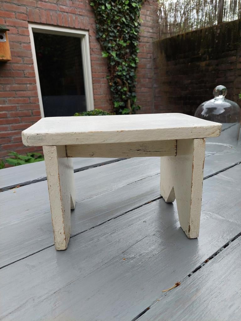 Oud houten vensterbank krukje van hout, Antiek en Kunst, Ophalen