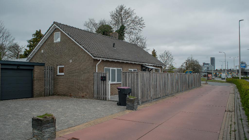 Bedrijfswoning met loods te koop of te huur, 350 m², Koop, Bedrijfsruimte
