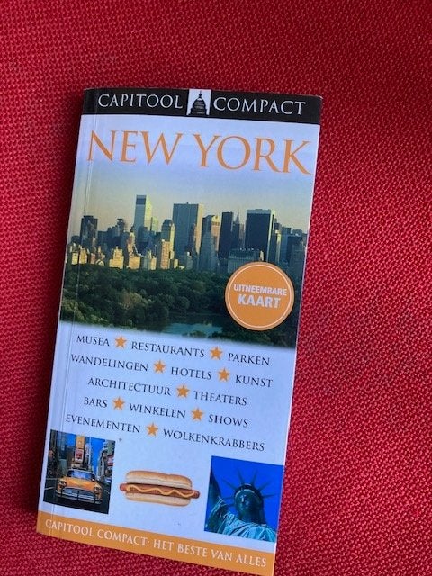 New york - capitool compact, Gelezen, Capitool, Ophalen of Verzenden, Reisgids of -boek