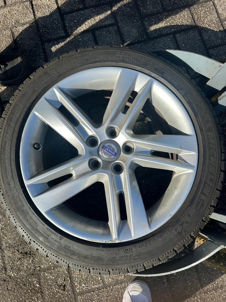 4x Volvo V60 Lichtmetalen Velgen + Winterbanden 5 mm profiel, Auto-onderdelen, Ophalen