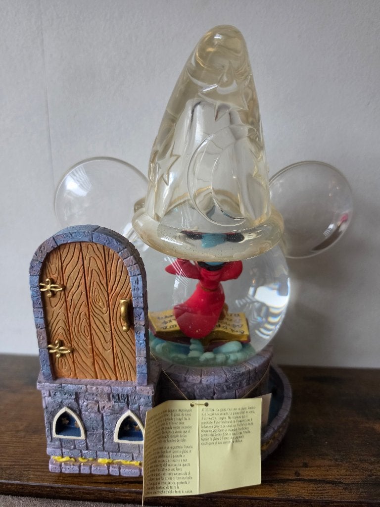 Disney fantasia snowglobe sourcerer aprentice, Verzamelen, Ophalen of Verzenden, Overige figuren, Zo goed als nieuw, Beeldje of Figuurtje