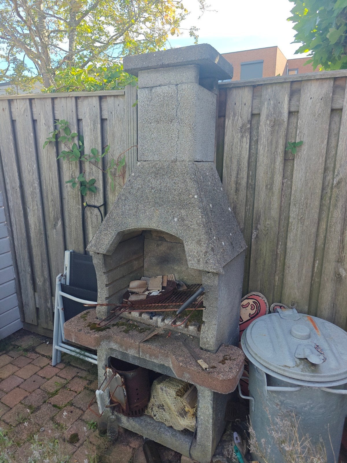 Betonnen BBQ / Buitenhaard - Gratis Af Te Halen, Ophalen, Gebruikt