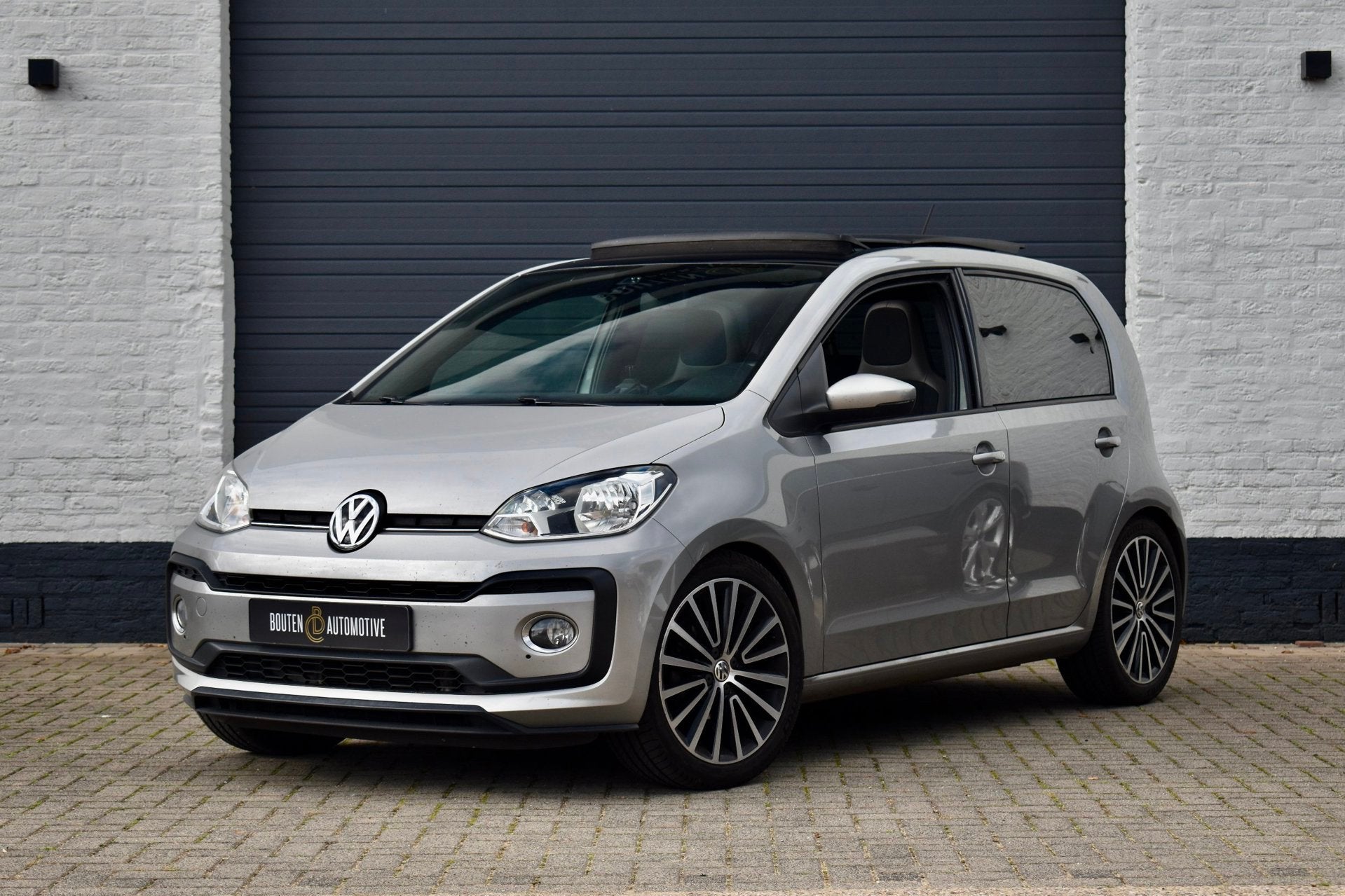 Volkswagen Up! 1.0 TSI BMT high up! |Pano|Camera|Cruise|DAB|, Voorwielaandrijving, Gebruikt, 4 stoelen, Leder en Stof