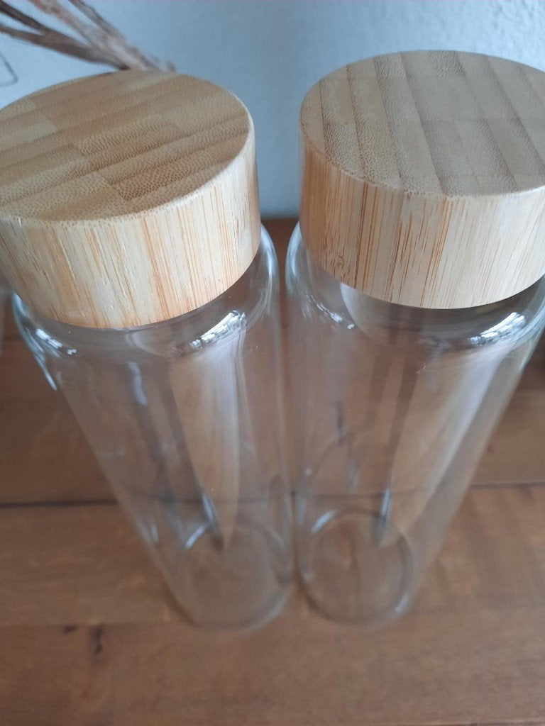 2 Gepersonaliseerde flessen - Bamboe dop NIEUW 30x 7.5 cm, Huis en Inrichting, Nieuw, Ophalen of Verzenden, Overige merken, Glas