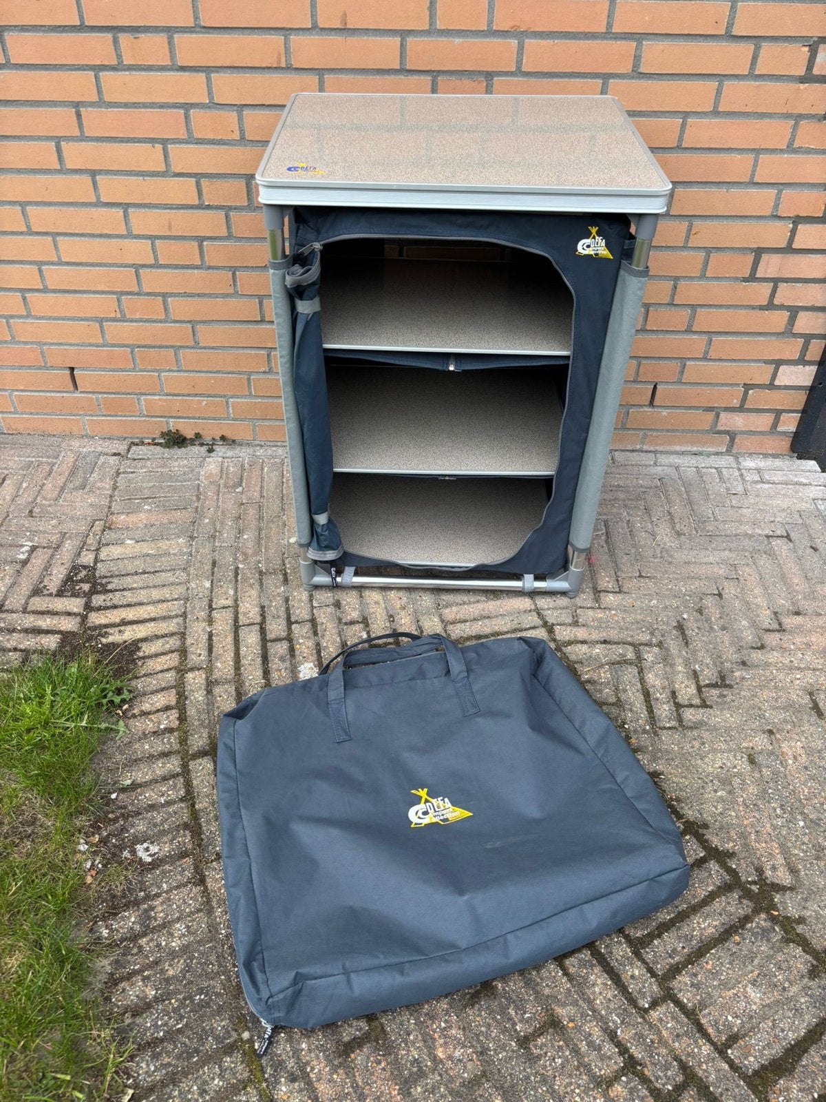 Defa camping kastje - Handig en compact opbergmeubel, Caravans en Kamperen, Kampeeraccessoires, Ophalen of Verzenden, Zo goed als nieuw