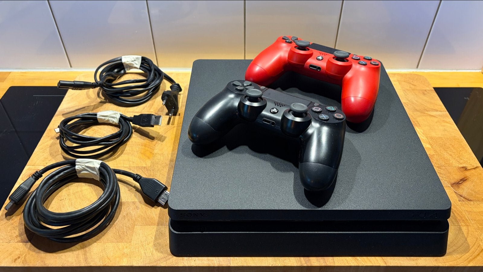 PlayStation 4 Slim 500GB met 2 controllers en kabels, Spelcomputers en Games, Ophalen, Met 2 controllers, Slim, 500 GB