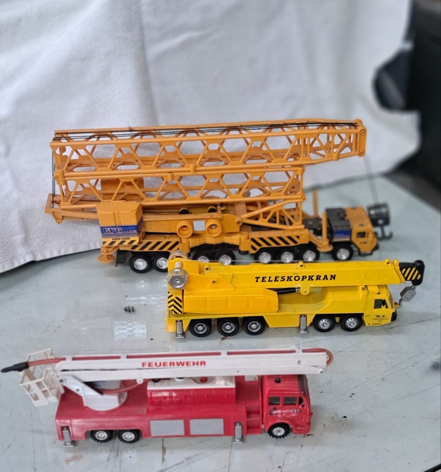 Set van 3 Speelgoed Vrachtwagens: Kraanwagens & Brandweer, Overige merken, Gebruikt, Groter dan 1:32, Ophalen of Verzenden