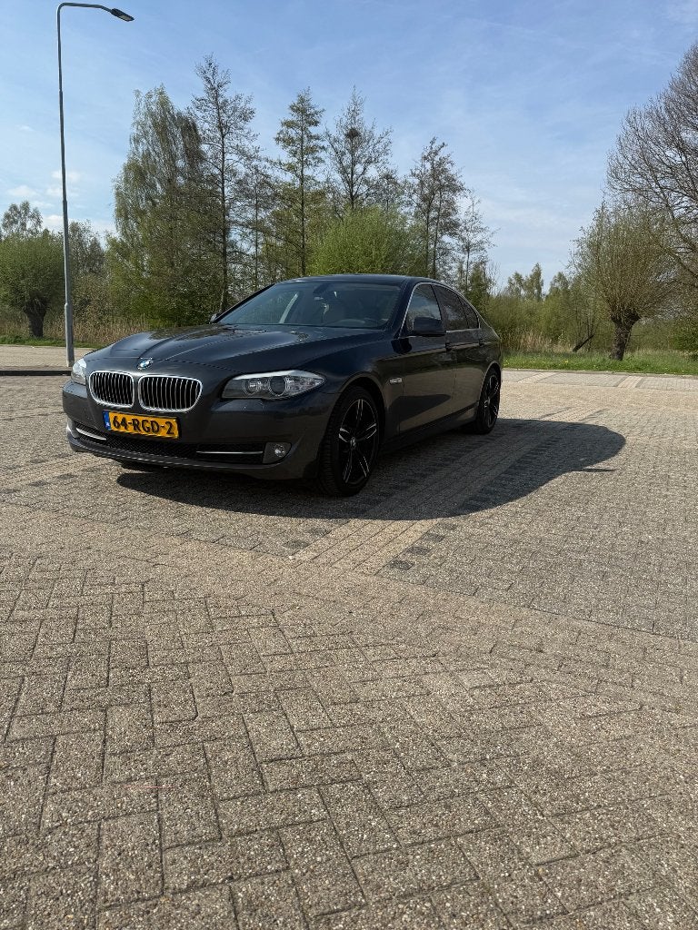 BMW 5-Serie 3.0 I 528 AUT 2011 Grijs, Auto's, BMW, Achterwielaandrijving, Beige, 2996 cc, Particulier