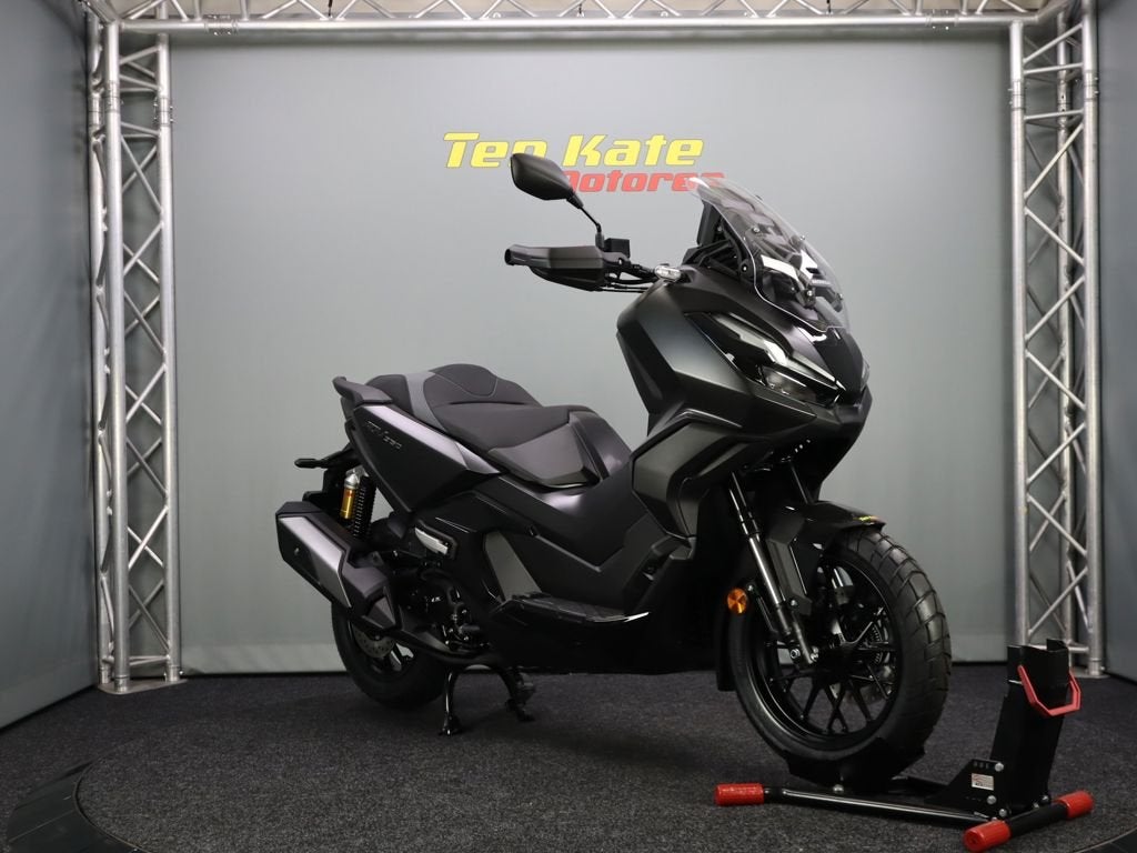 Honda ADV 350, Motoren, Bedrijf, Scooter